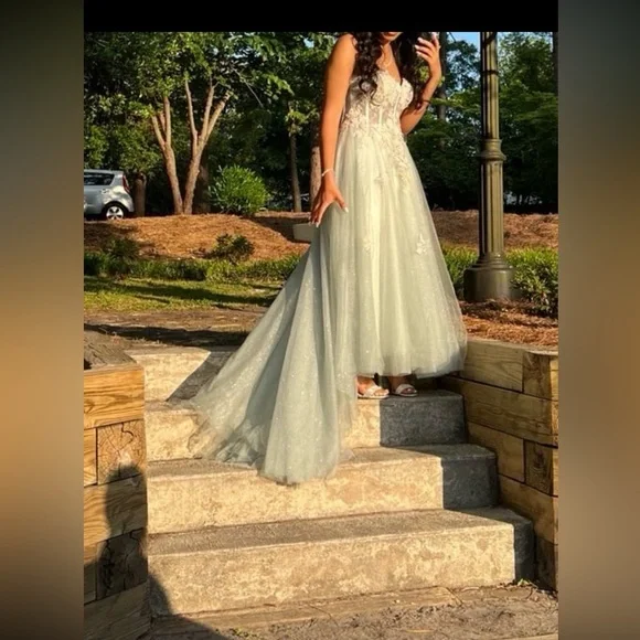 Prom/Formal Dress - Picture 5 of 6